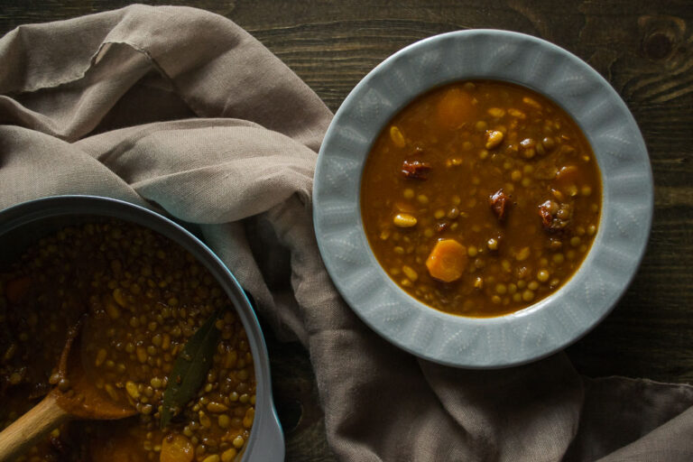 Lentil soup with sun-dried tomatoes and pine nuts | offadiet.com