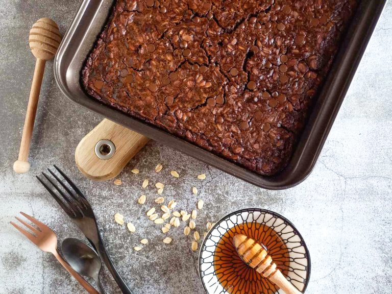 Chocolate oat brownies without sugar and flour | offadiet.com
